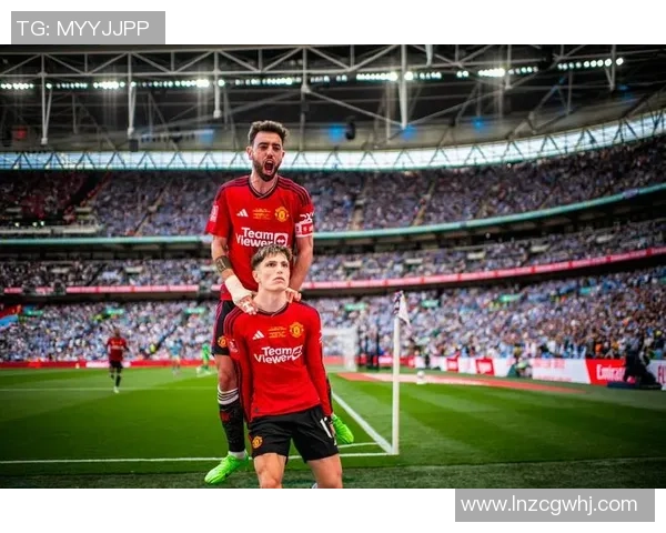 足总杯激战：多特蒙德大胜那不勒斯五球逆转引发全场狂欢