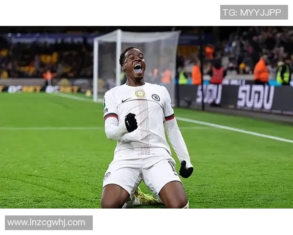 意甲激战：拜仁逆转利物浦全场沸腾转会传闻引发关注